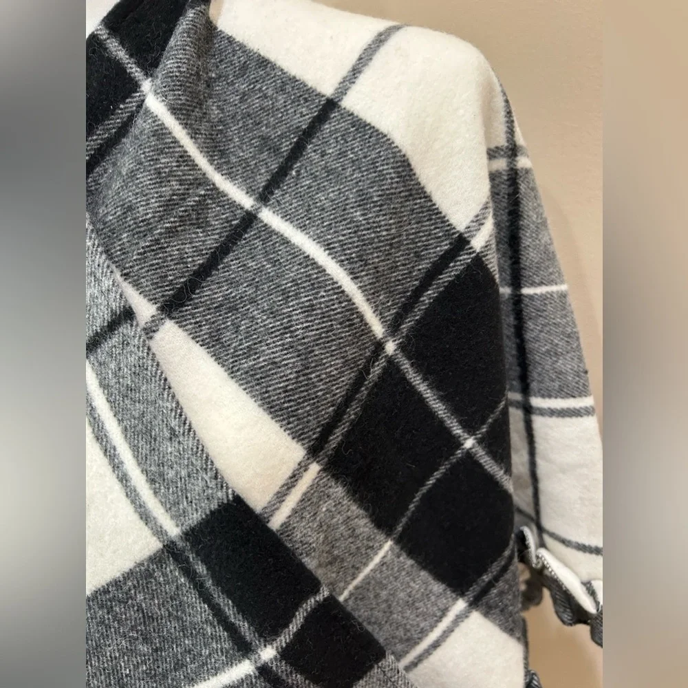 Talbots Ruana Shawl - Picture 3 of 6